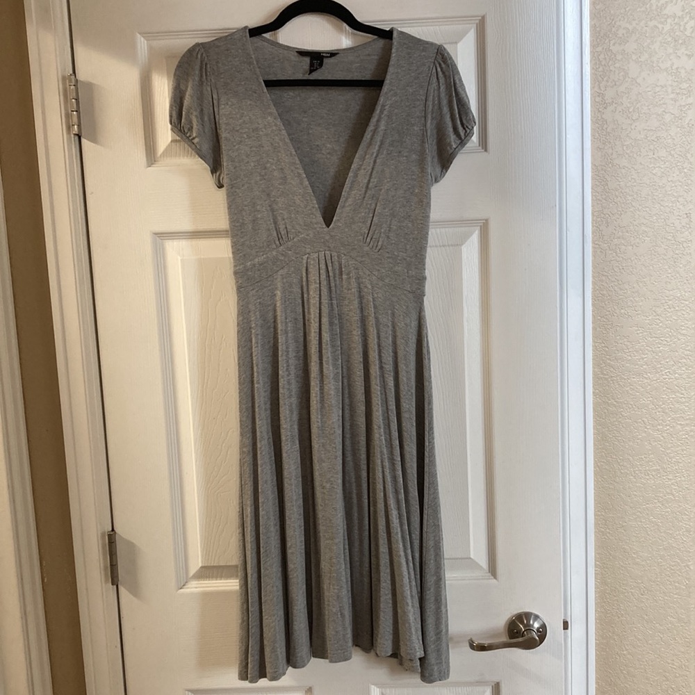 H&M Dress Gray Size 4 V Neck